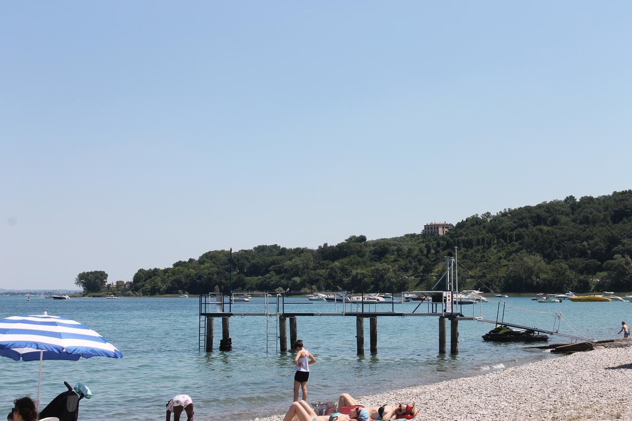 Lake Garda Beach Hostel Padenghe sul Garda Exterior photo