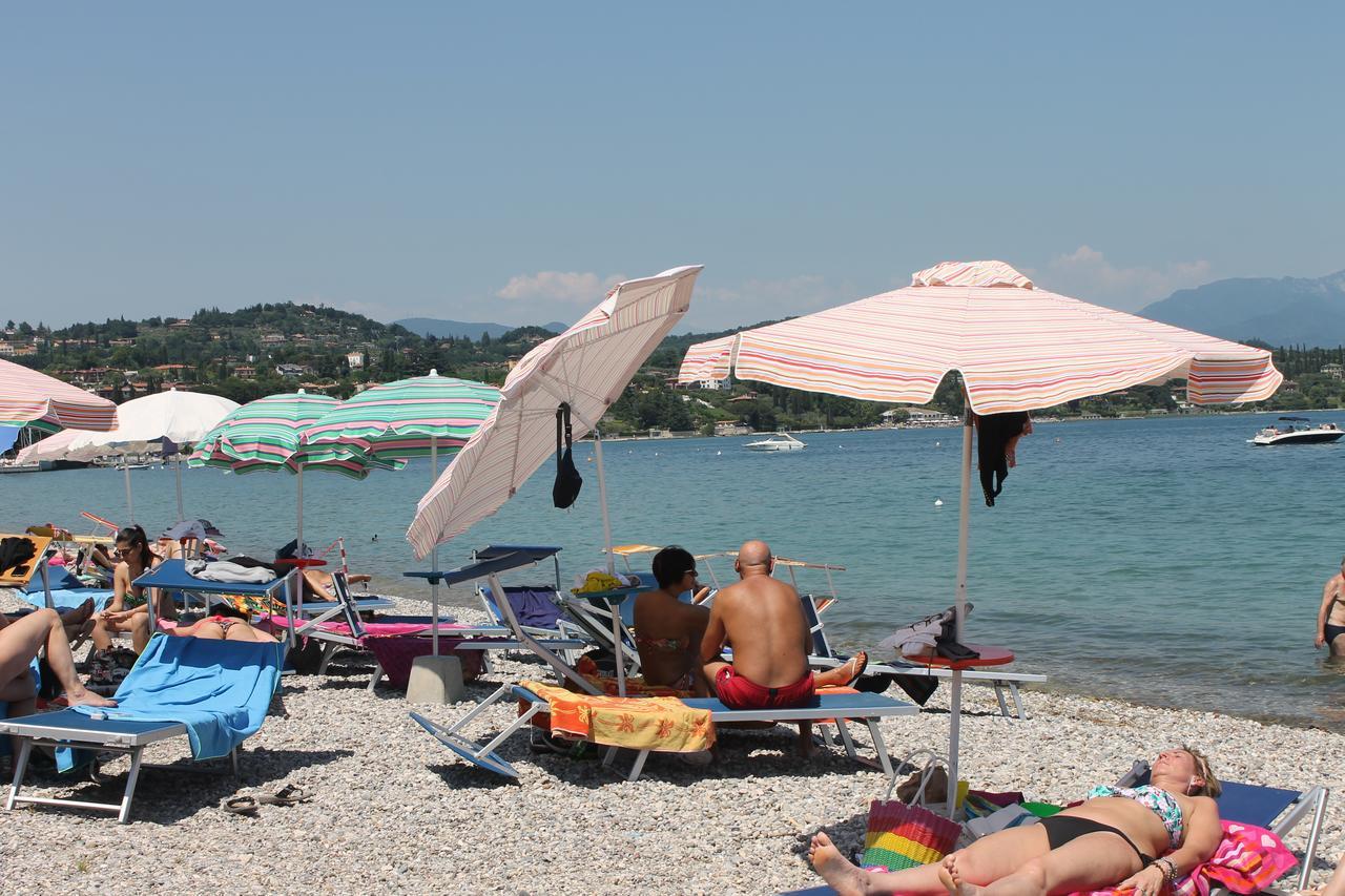 Lake Garda Beach Hostel Padenghe sul Garda Exterior photo