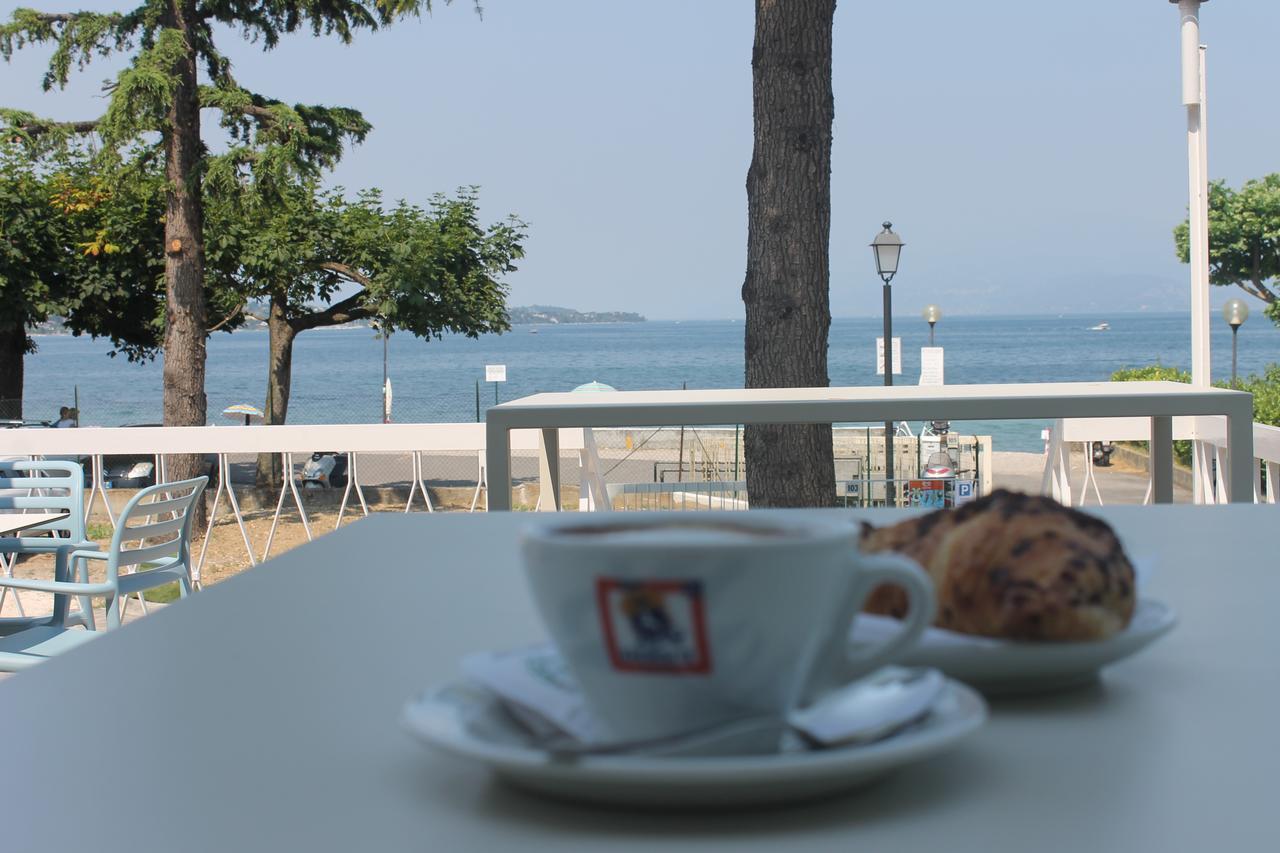 Lake Garda Beach Hostel Padenghe sul Garda Exterior photo