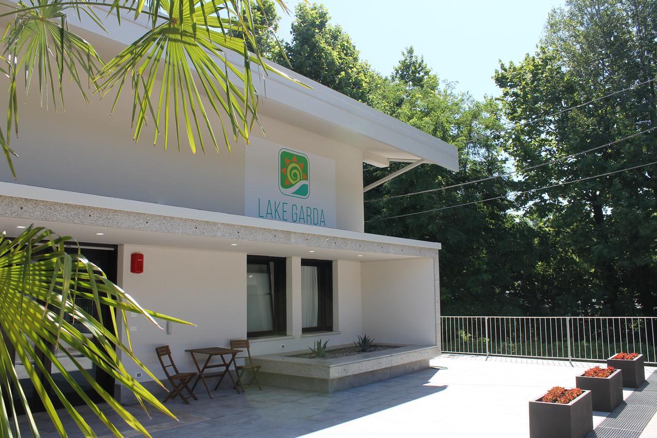 Lake Garda Beach Hostel Padenghe sul Garda Exterior photo