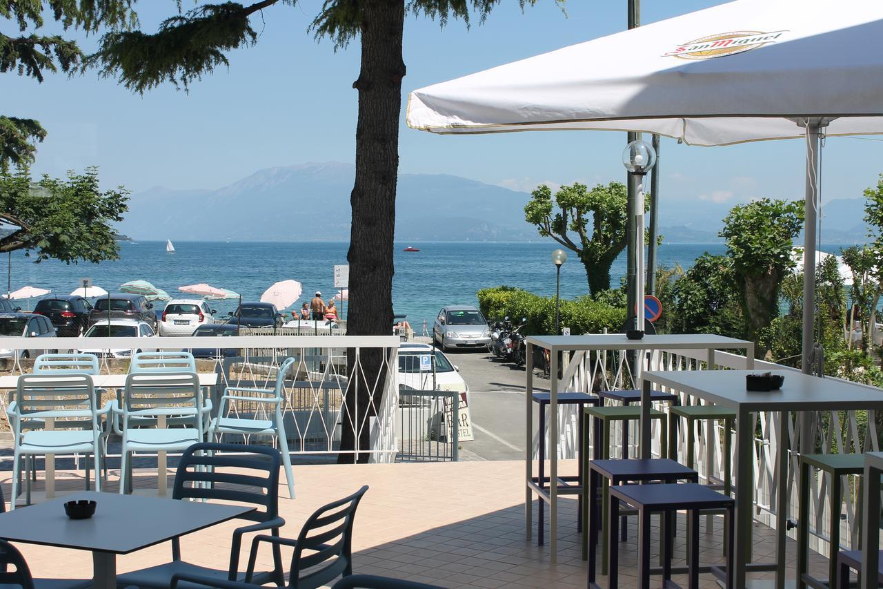 Lake Garda Beach Hostel Padenghe sul Garda Exterior photo