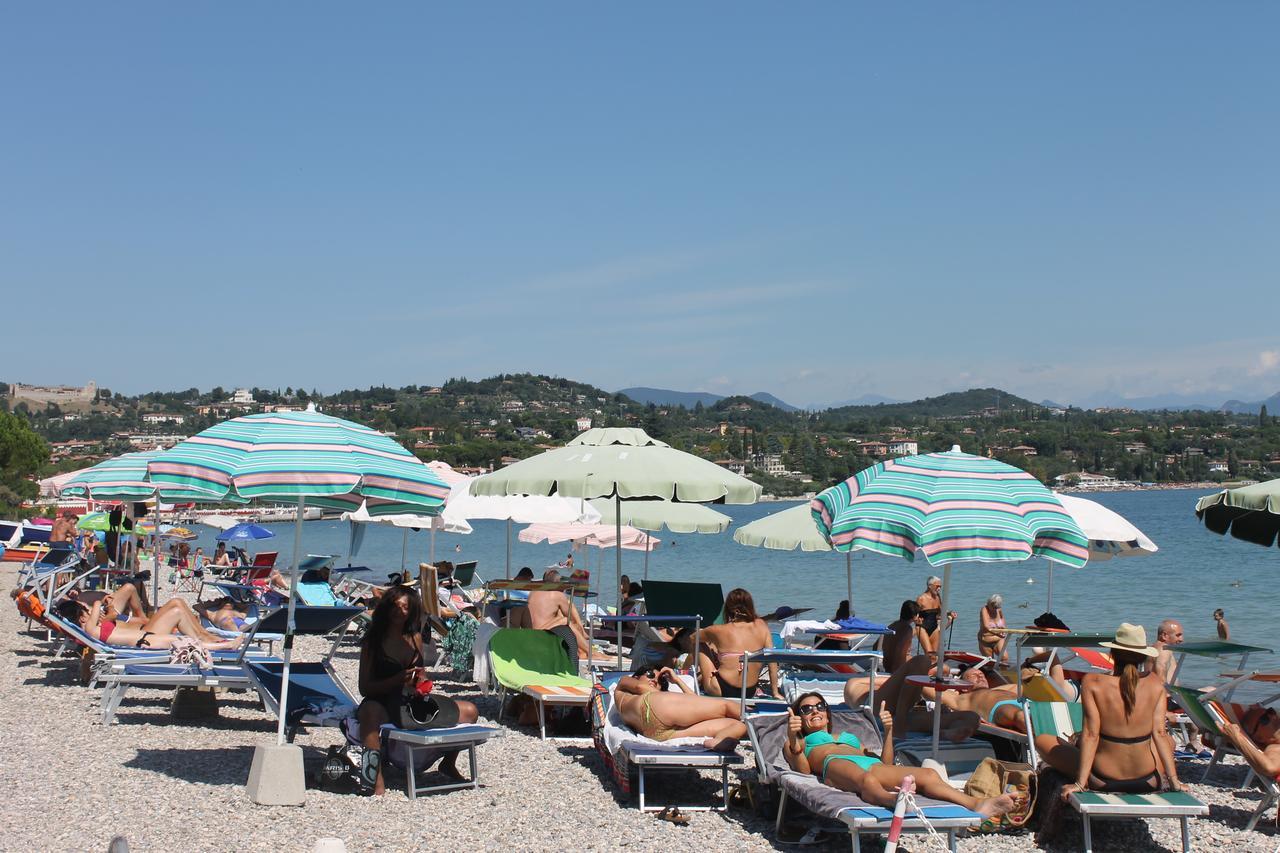 Lake Garda Beach Hostel Padenghe sul Garda Exterior photo