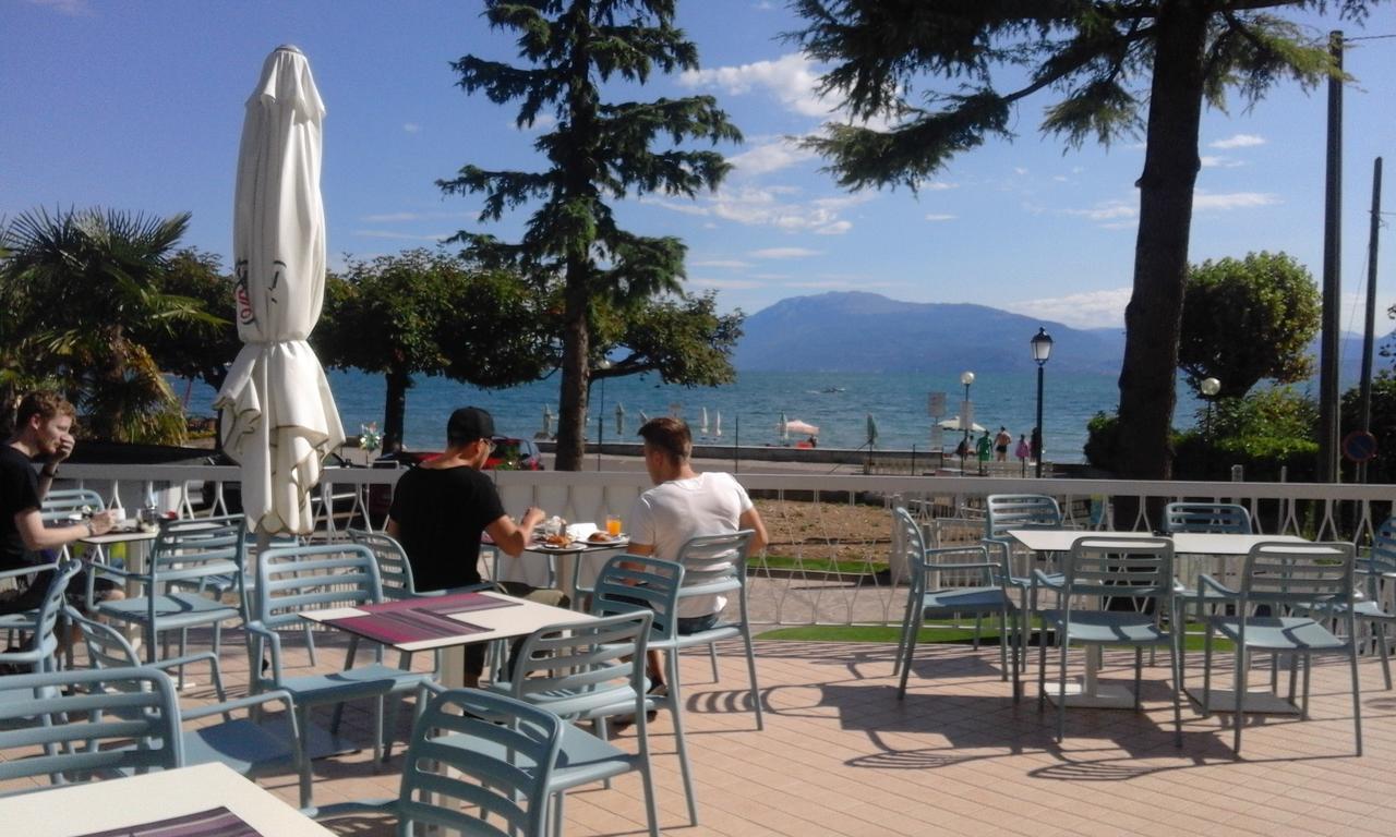 Lake Garda Beach Hostel Padenghe sul Garda Exterior photo