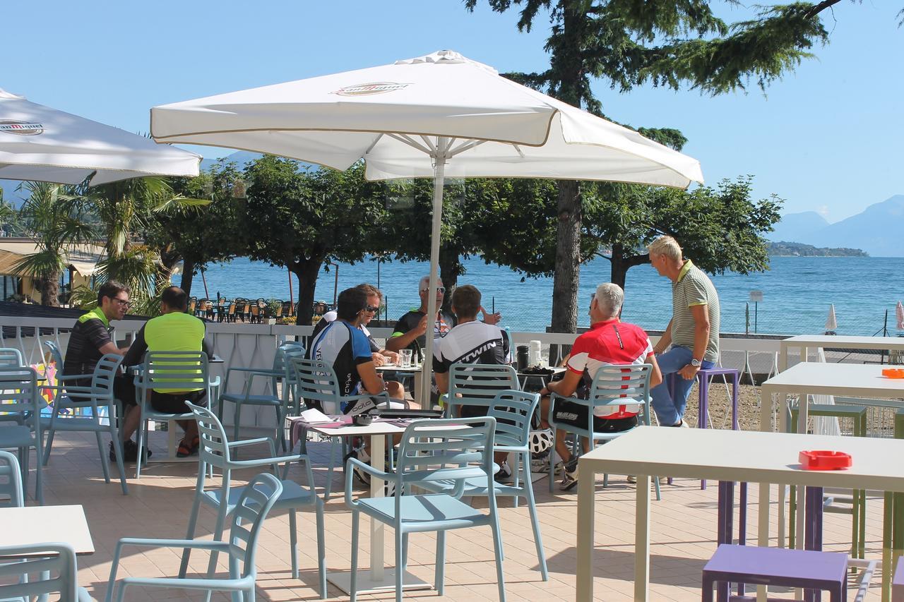 Lake Garda Beach Hostel Padenghe sul Garda Exterior photo